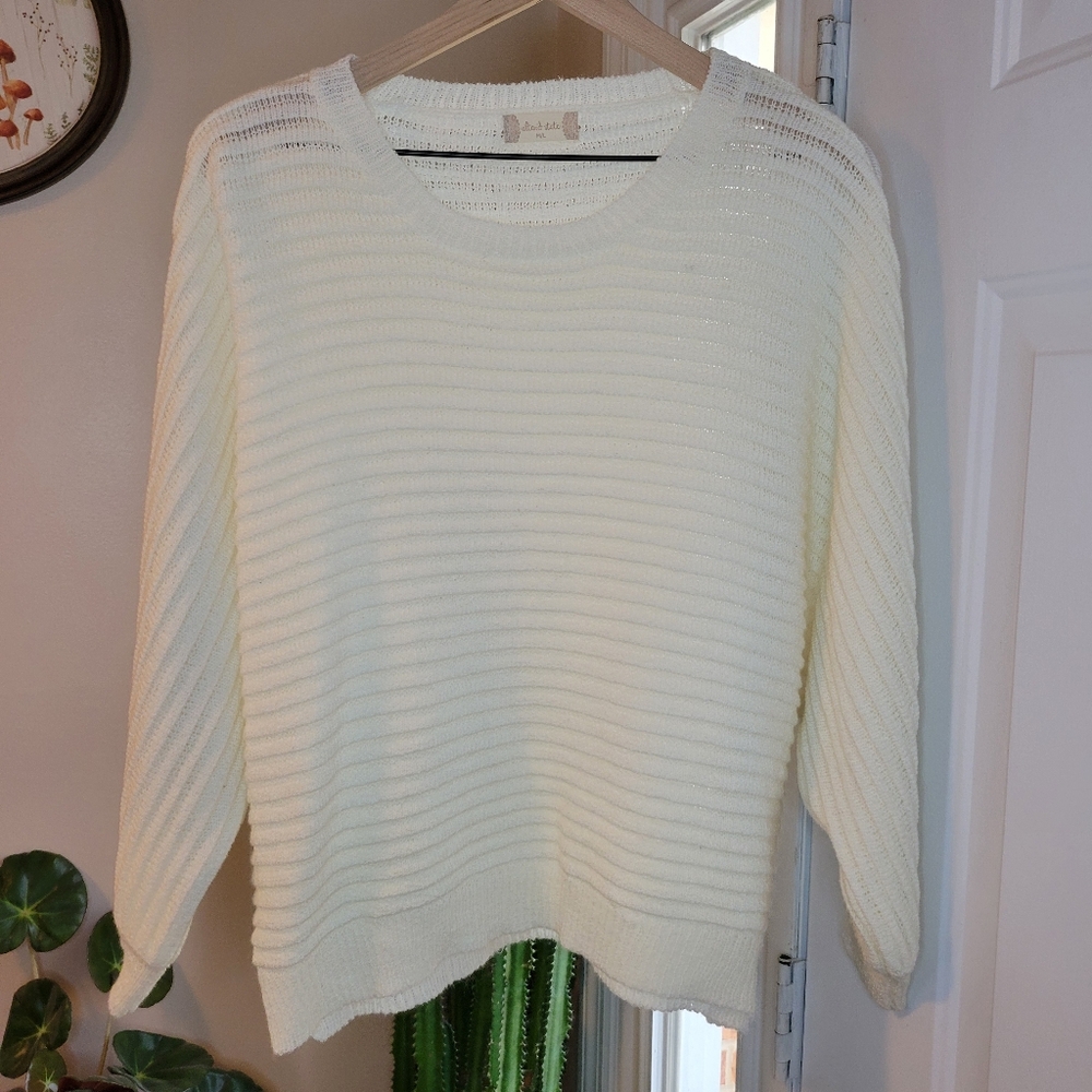 Altar'd State‎ Goreous White Batwing Textured Longsleeve White Sweater, Size M/L